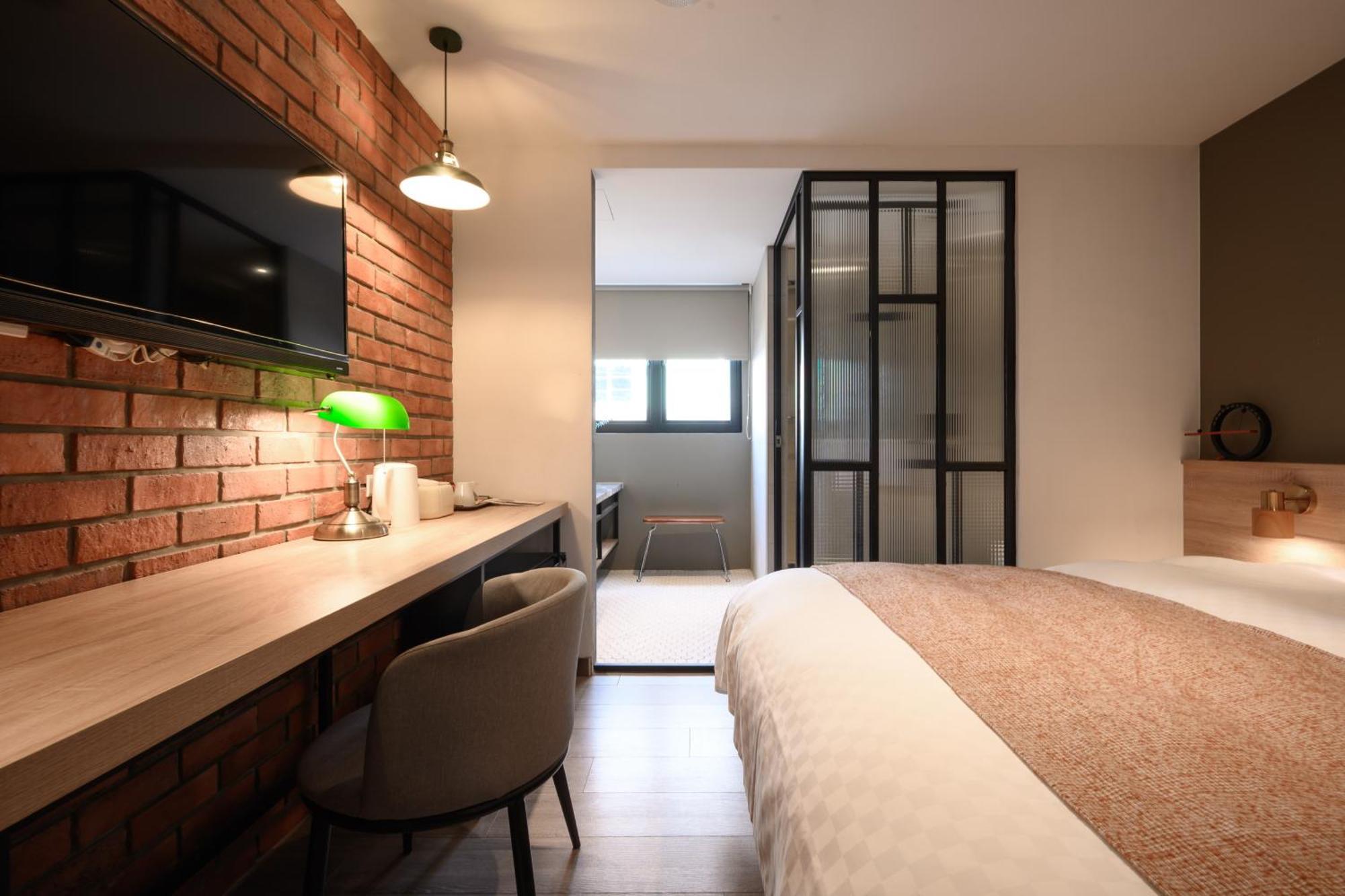 Hotel East Taichung Exterior photo